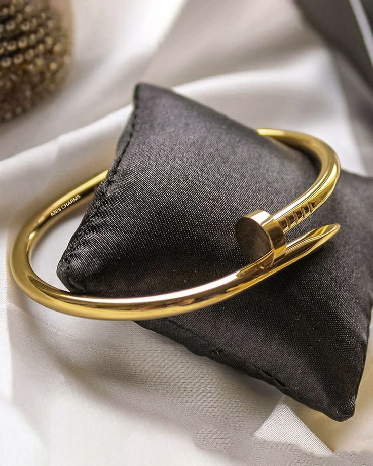 Gold Clover Nail Bracelet