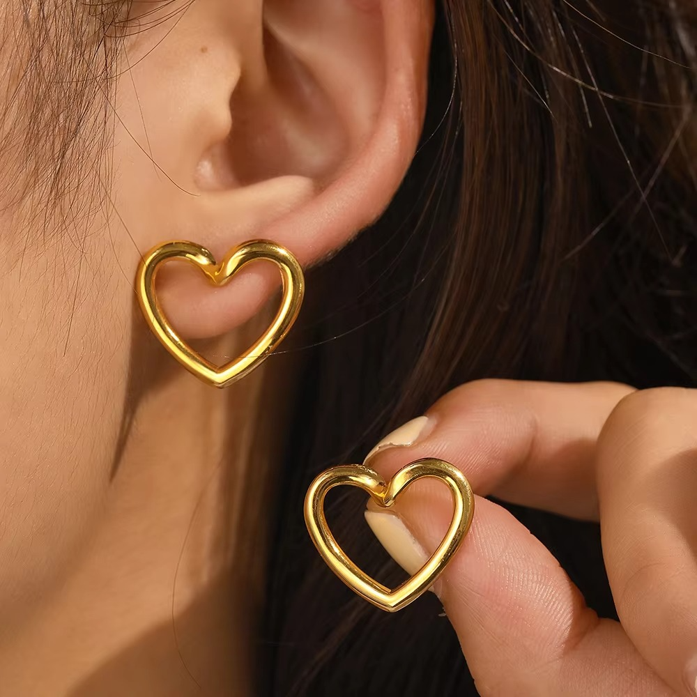 Hollow Out Love Heart Earrings