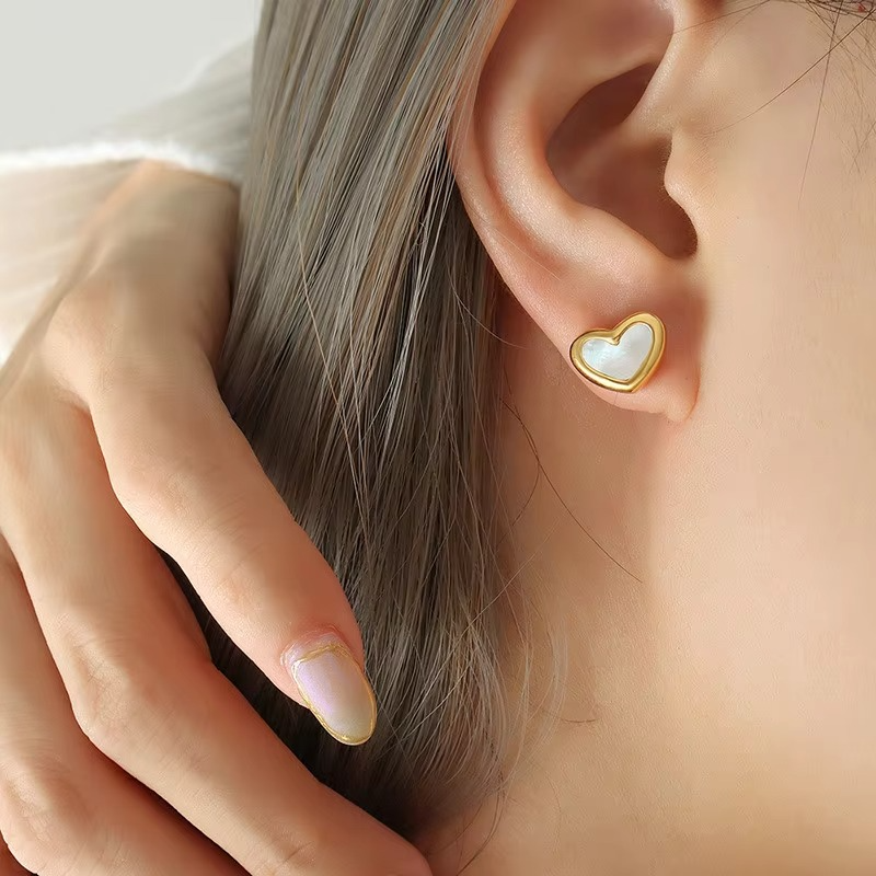 White Shell Heart Fashion Earrings