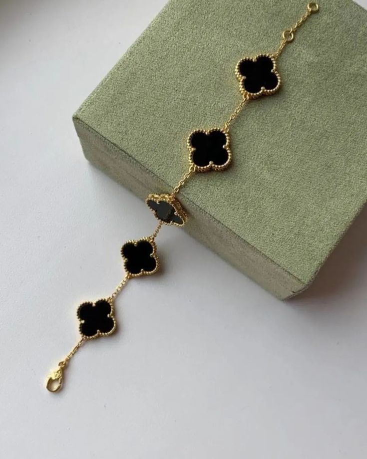 Five leaf clover bracelet